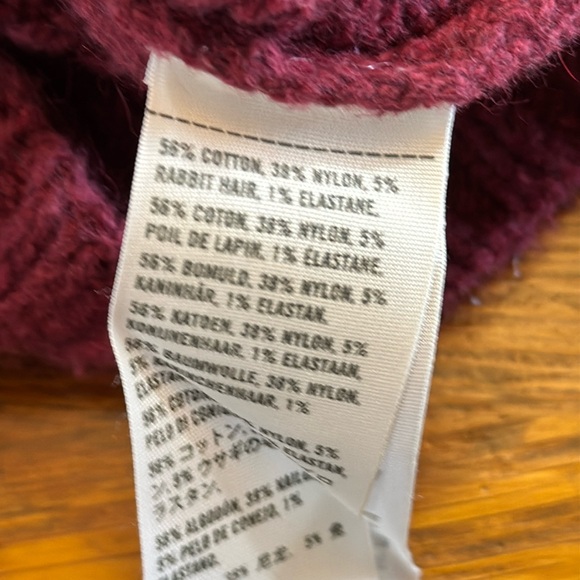 Hollister burgundy color 3/4 length sleeve sweater. Size Small - Picture 7 of 10